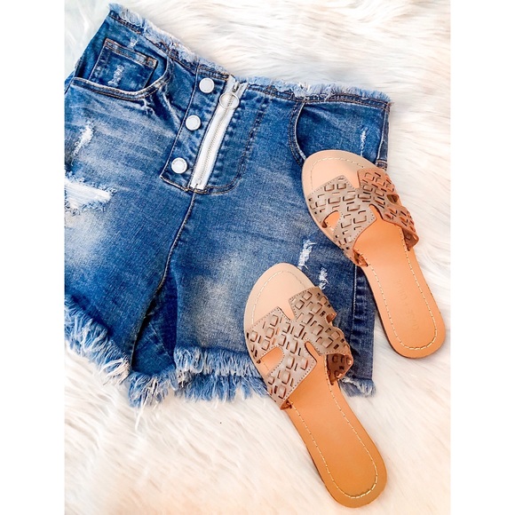 Camila Sandal - Picture 2 of 4